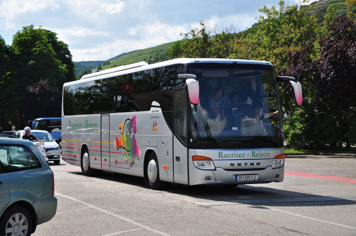 Setra 415 GT-HD von Hans Pl�ssnig Reisen aus �sterreich in Krems gesehen.