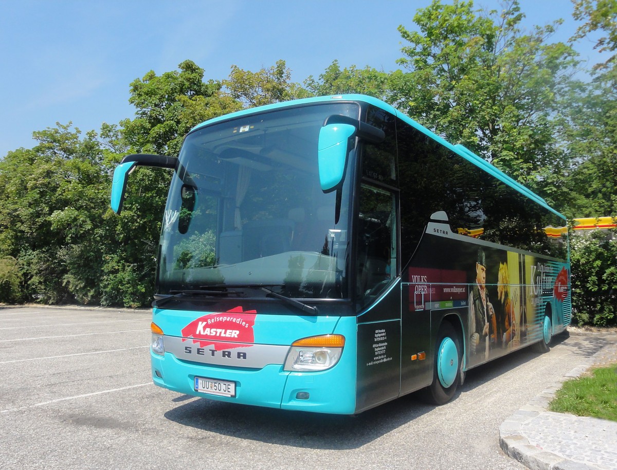 SETRA 415 GT-HD von KASTLER Busreisen / �sterreich am 19.6.2013 in Krems an der Donau.