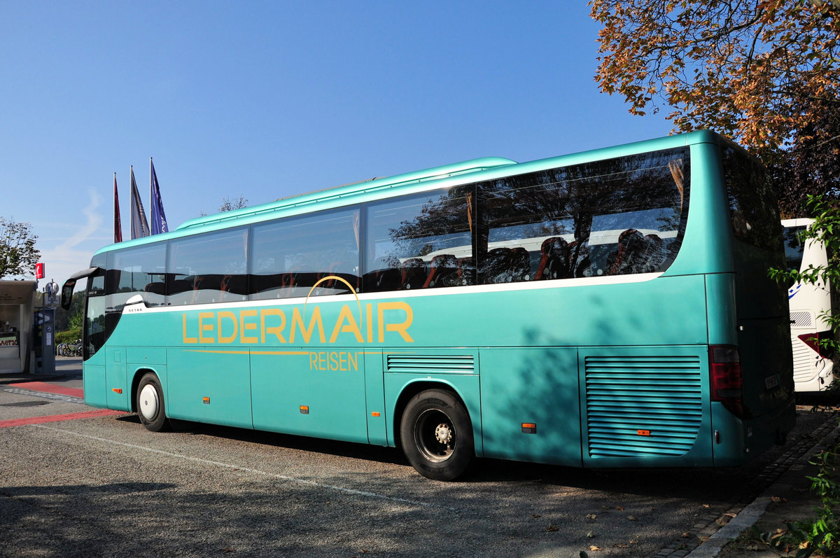 Setra 415 GT- HD von Ledermair Reisen aus �sterreich in Krems.
