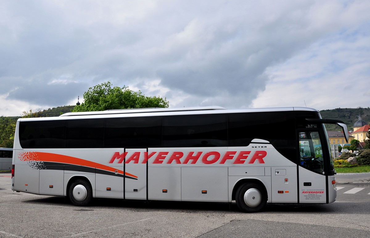 Setra 415 GT-HD von Mayerhofer Reisen aus Nieder�sterreich am 2.5.2015 in Krems.