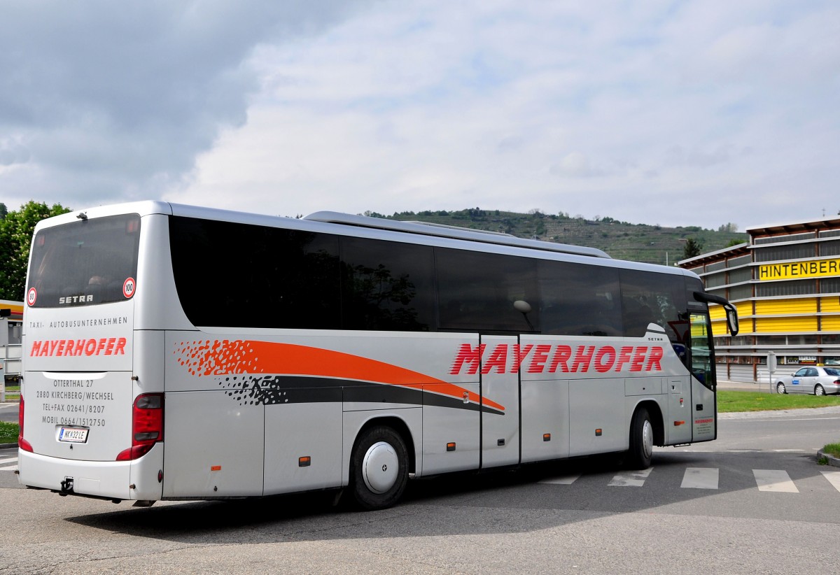 Setra 415 GT-HD von Mayerhofer Reisen aus Nieder�sterreich am 2.5.2015 in Krems.