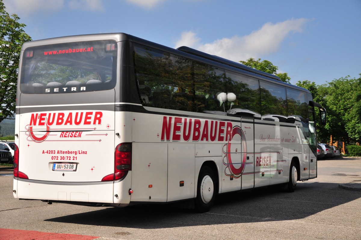 Setra 415 GT-HD von Neubauer Reisen aus �sterreich am 24.Mai 2014 in Krems gesehen.