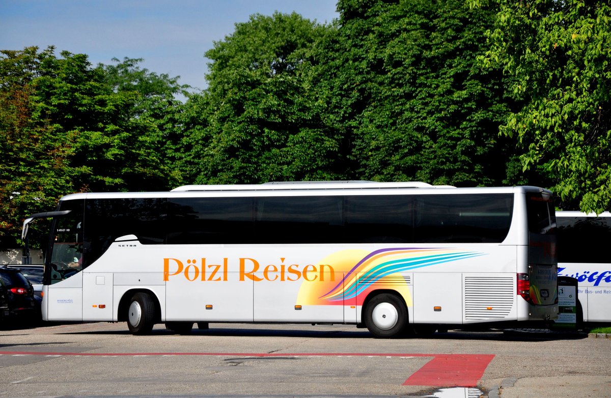 Setra 415 GT-HD von P�lzl Reisen in Krems gesehen.