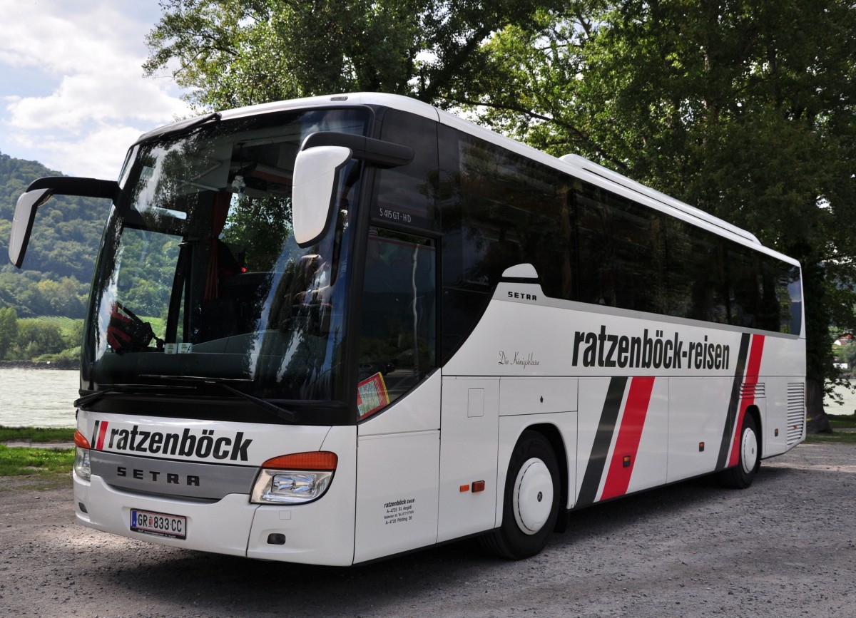 Setra 415 GT-HD von Ratzenb�ck Reisen aus �sterreich am 29.August 2014 bei Krems gesehen.