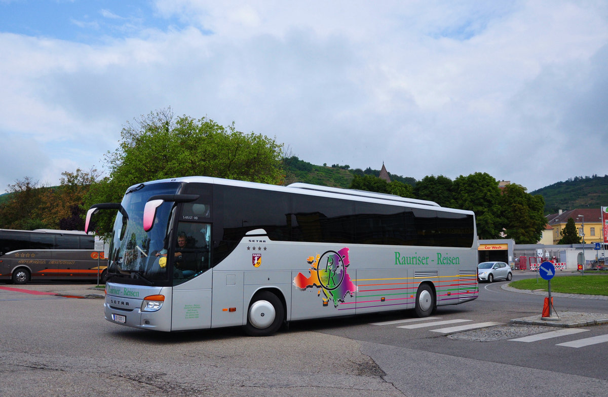 Setra 415 GT-HD von Rauriser Reisen Hans Pl�ssnig in Krems gesehen.