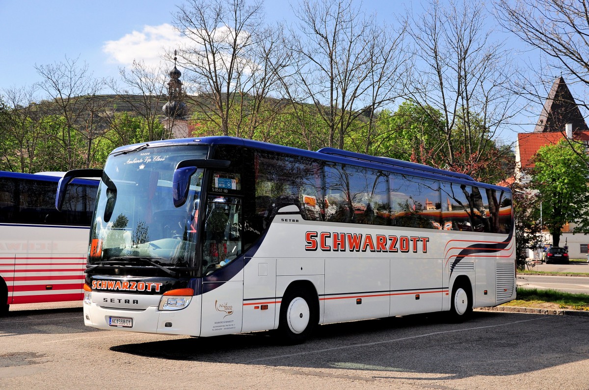 Setra 415 GT-HD von Schwarzott Reisen aus �sterreich im April 2015 in Krems.