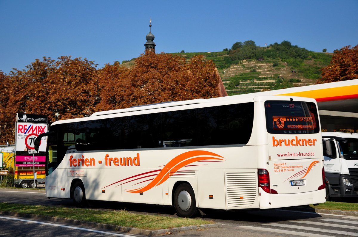 Setra 415 GT-HD vom Verkehrsunternehmen - Reiseb�ro BRUCKNER aus der BRD in Krems.