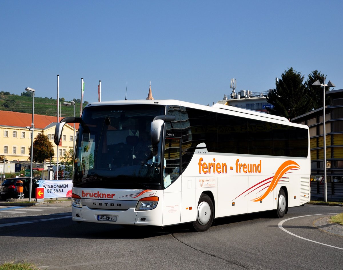Setra 415 GT-HD vom Verkehrsunternehmen - Reiseb�ro BRUCKNER aus der BRD in Krems.