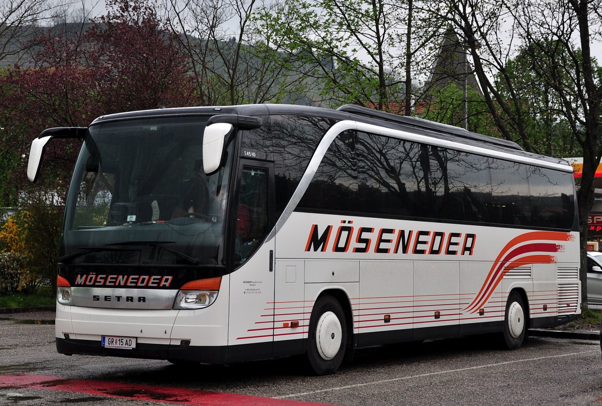 Setra 415 HD von M�seneder Reisen aus �sterreich am 17.4.2015 in Krems.