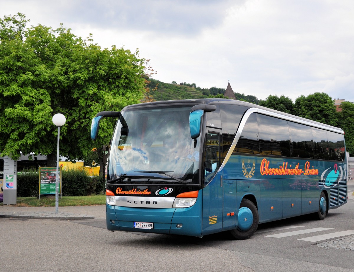 Setra 415 HD von Oberm�hlviertler Reisen aus �sterreich im Juni 2015 in Krems gesehen.
