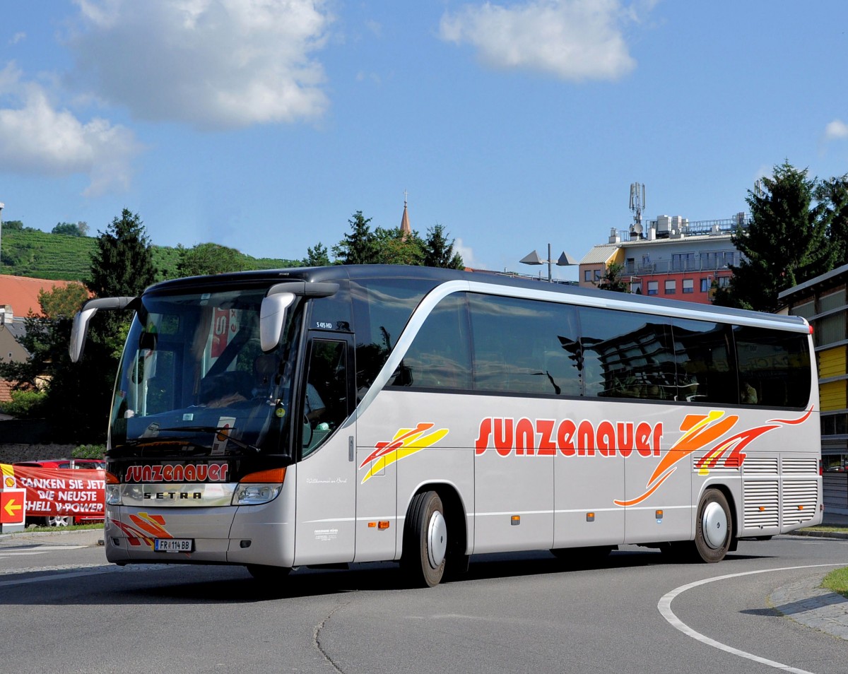SETRA 415 HD von SUNZENAUER Reisen aus �sterreich am 12.7.203 in Krems unterwegs.
