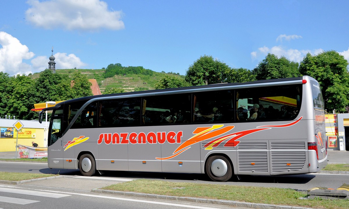 SETRA 415 HD von SUNZENAUER Reisen aus �sterreich am 12.7.203 in Krems unterwegs.