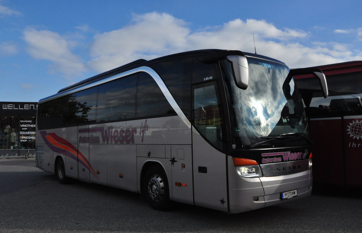 Setra 415 HD von Wieser Reisen aus �sterreich in Krems gesehen.