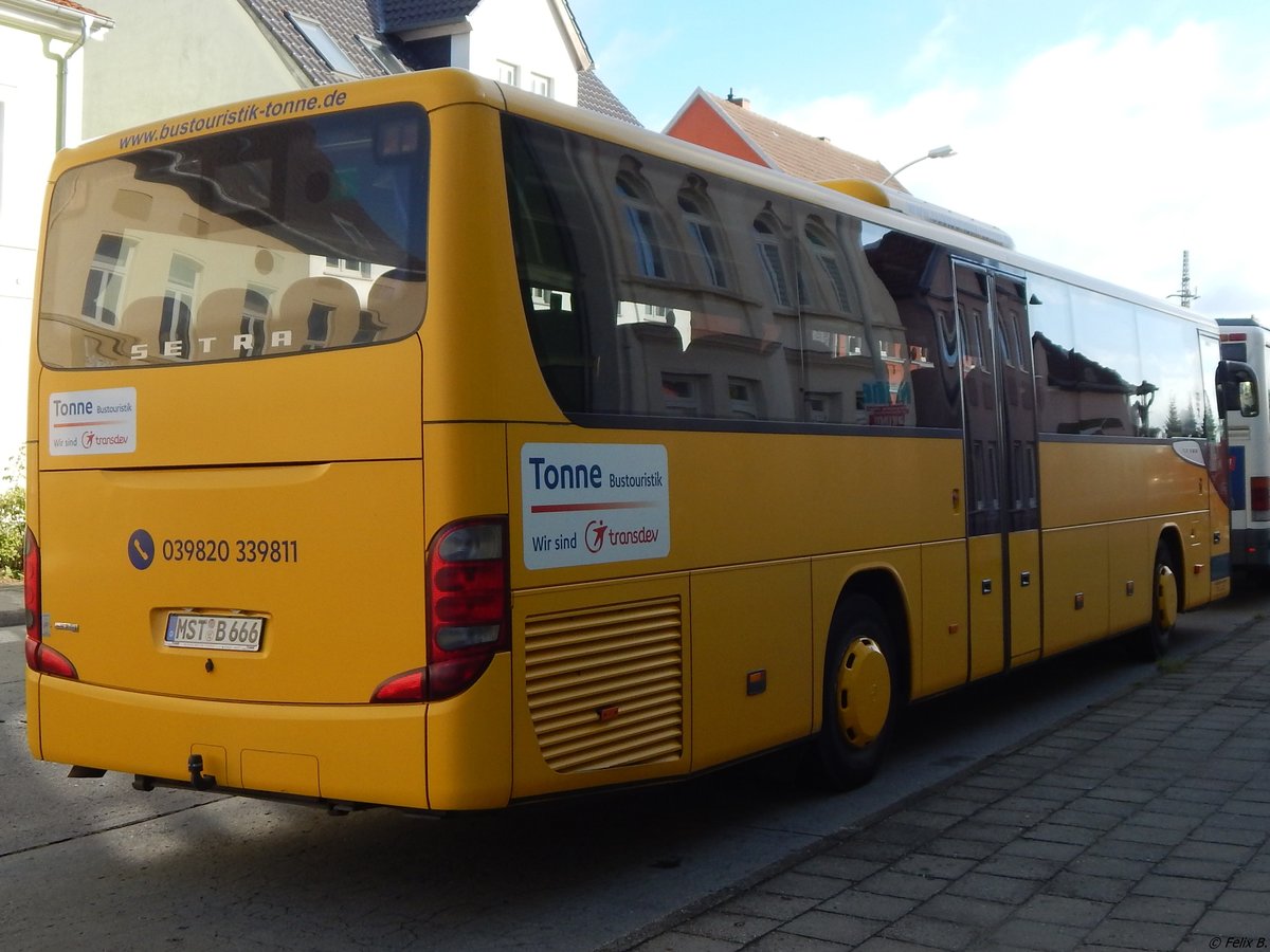 Setra 415 UL von Tonne aus Deutschland in Neubrandenburg.