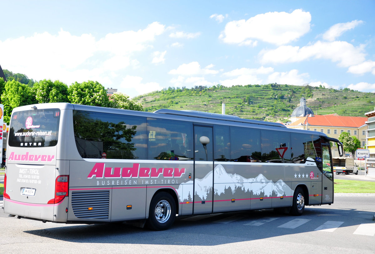 Setra 416 GT von Auderer Reisen aus �sterreich in Krems gesehen.
