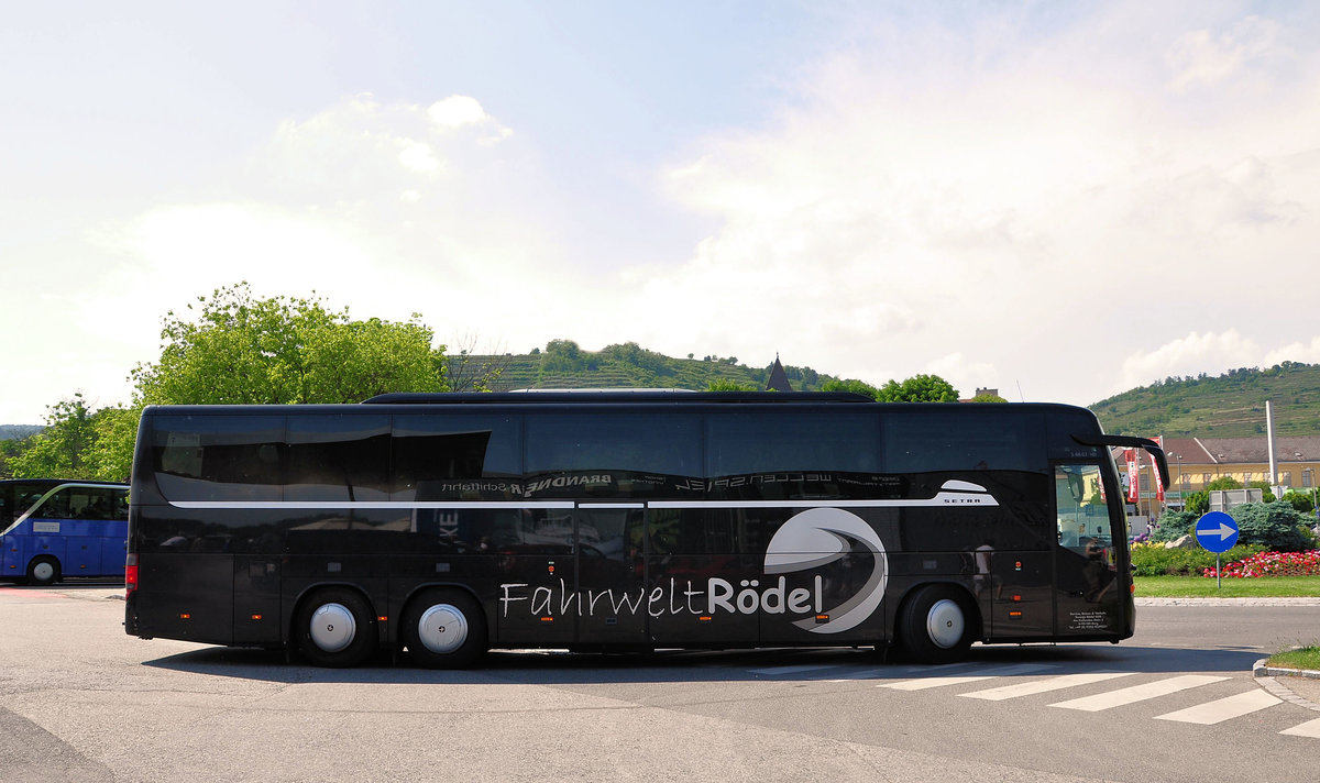 Setra 416 GT-HD von der Fahrwelt R�DEL aus der BRD in Krems gesehen.