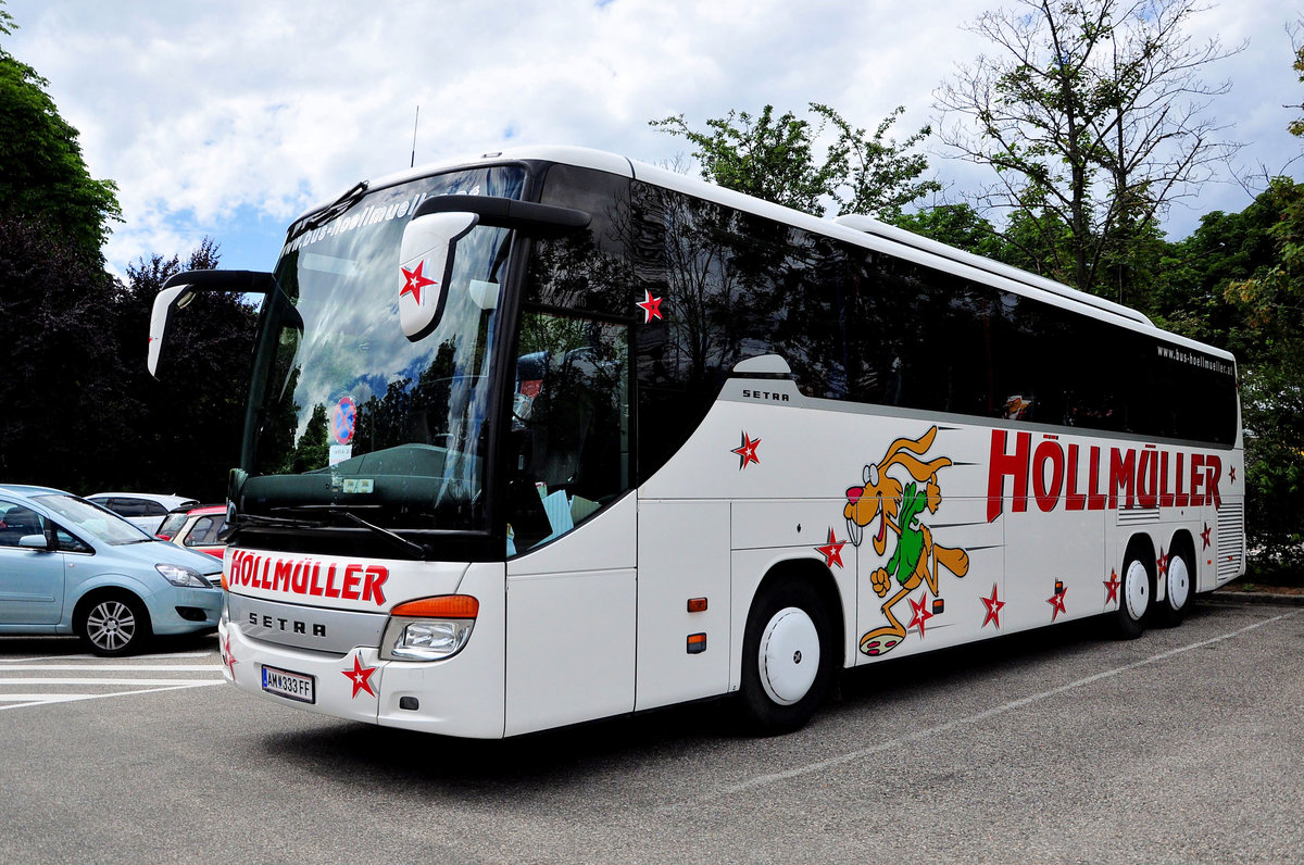 Setra 416 GT-HD von H�llm�ller Reisen aus Nieder�sterreich in Krems gesehen.