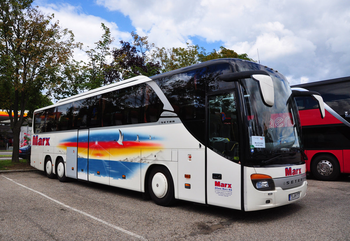 Setra 416 GT-HD von Marx Reisen aus der BRD in Krems unterwegs.