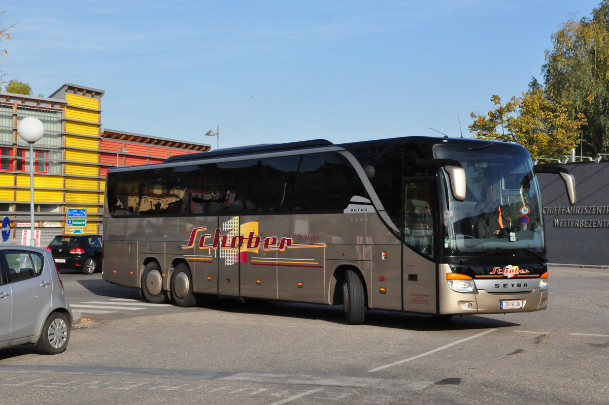 Setra 416 GT-HD von Schober Reisen aus �sterreich in Krems gesehen.