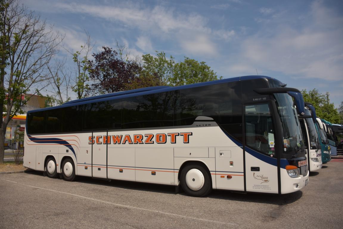 Setra 416 GT-HD von Schwarzott Reisen aus �sterreich im Mai 2018 in Krems.