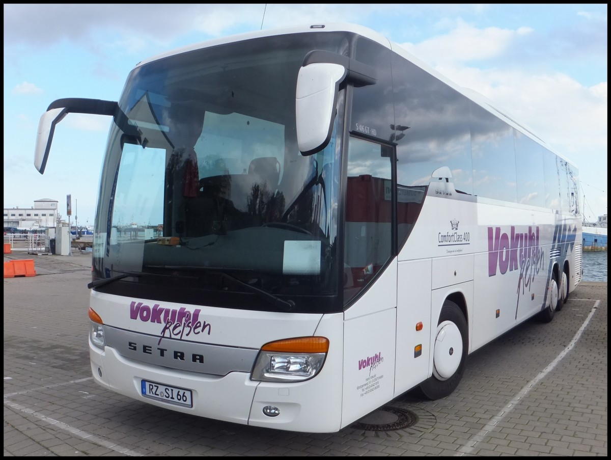 Setra 416 GT-HD von Vokuhl Reisen aus Deutschland im Stadthafen Sassnitz.