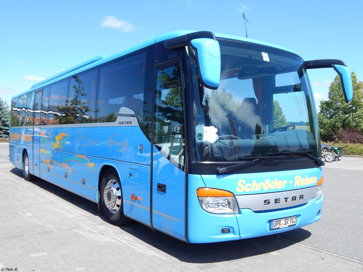 Setra 416 GT von Schröder-Reisen aus Deutschland in Neubrandenburg. 