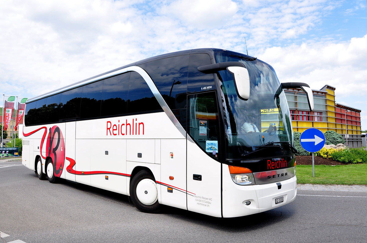 Setra 416 HDH von Reichlin Reisen aus der Schweiz in Krems gesehen.