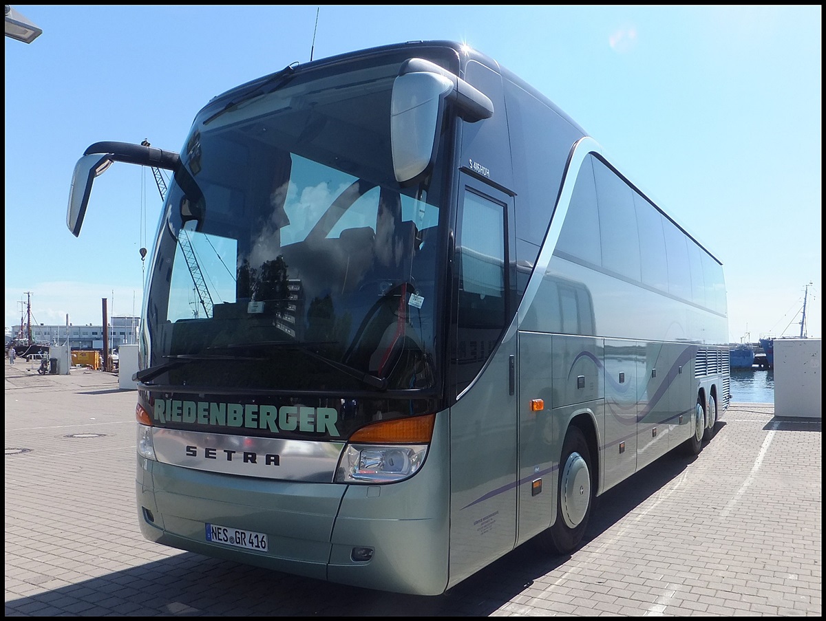 Setra 416 HDH von Riedenberger aus Deutschland im Stadthafen Sassnitz.