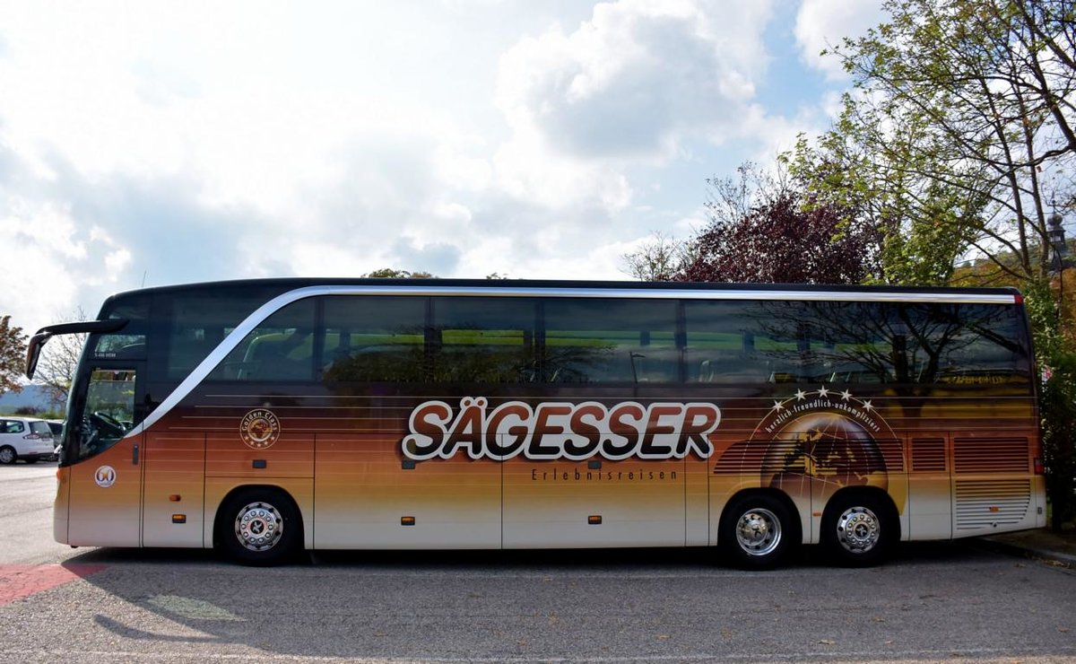 Setra 416 HDH von S�gesser Reisen aus der CH 09/2017 in Krems.