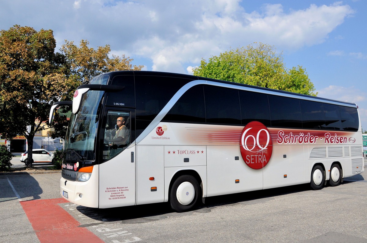 SETRA 416 HDH von SCHR�DER Reisen / Deutschland,August 2013 in Krems.