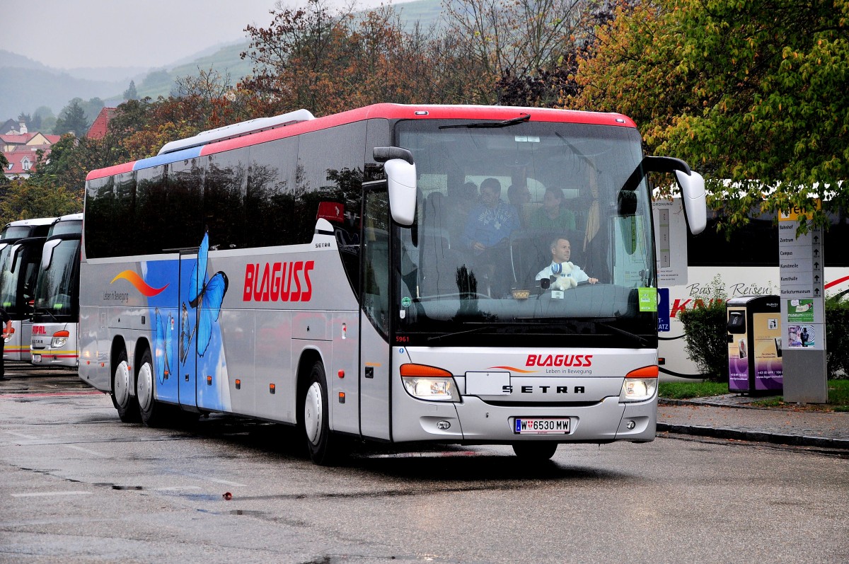 Setra 417 GT-HD von Blaguss Reisen aus �sterreich am 11.9.2014 in Krems gesehen.