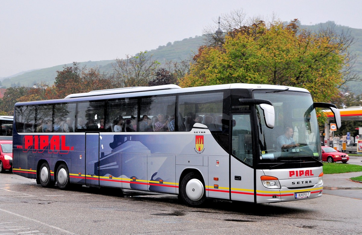 Setra 417 GT-HD von Pipal Reisen aus Bruck a.d.Leitha/Nieder�sterreich am 11.9.2014 in Krems gesehen.