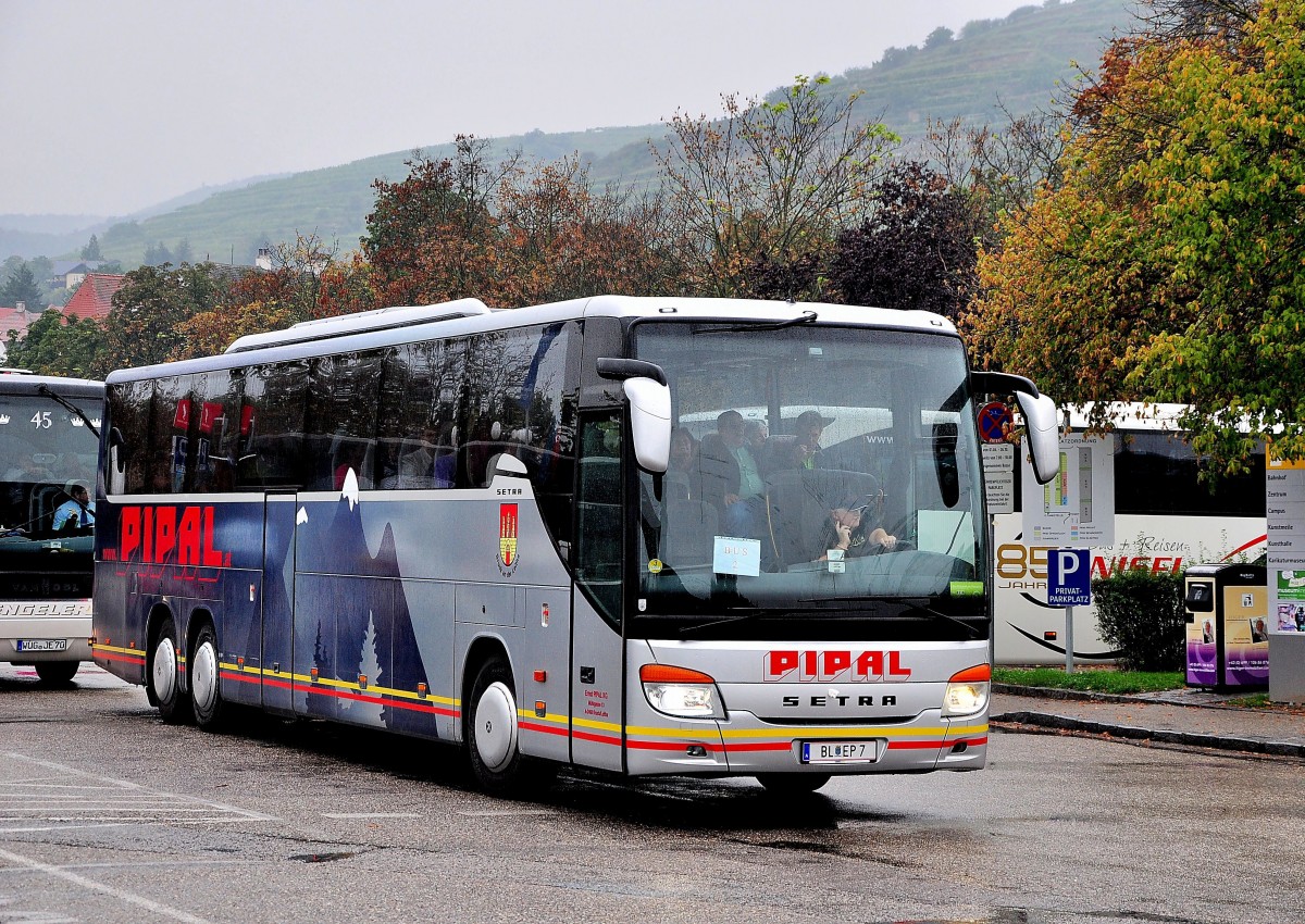 Setra 417 GT-HD von Pipal Reisen aus Bruck a.d.Leitha/Nieder�sterreich am 11.9.2014 in Krems gesehen.