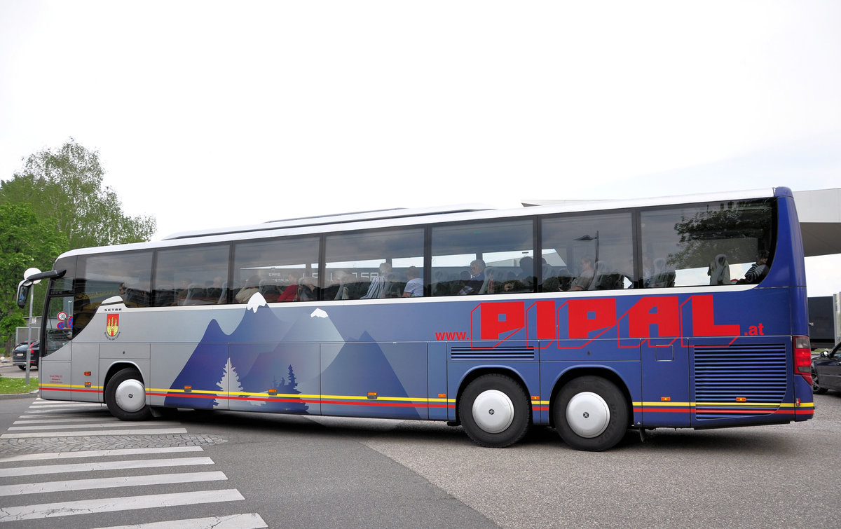 Setra 417 GT-HD von Pipal Reisen aus �sterreich in Krems gesehen.