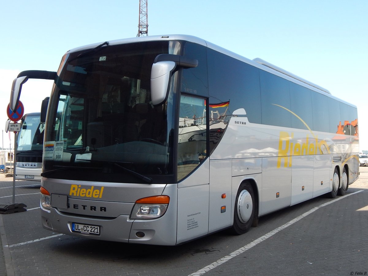 Setra 417 GT-HD von Riedel aus Deutschland in Stralsund.