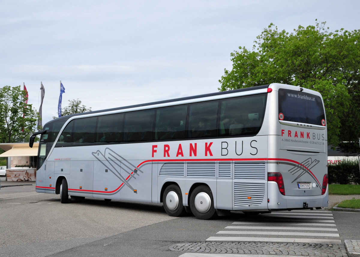 Setra 417 HDH von FRANK Bus aus Nieder�sterreich in Krems unterwegs.