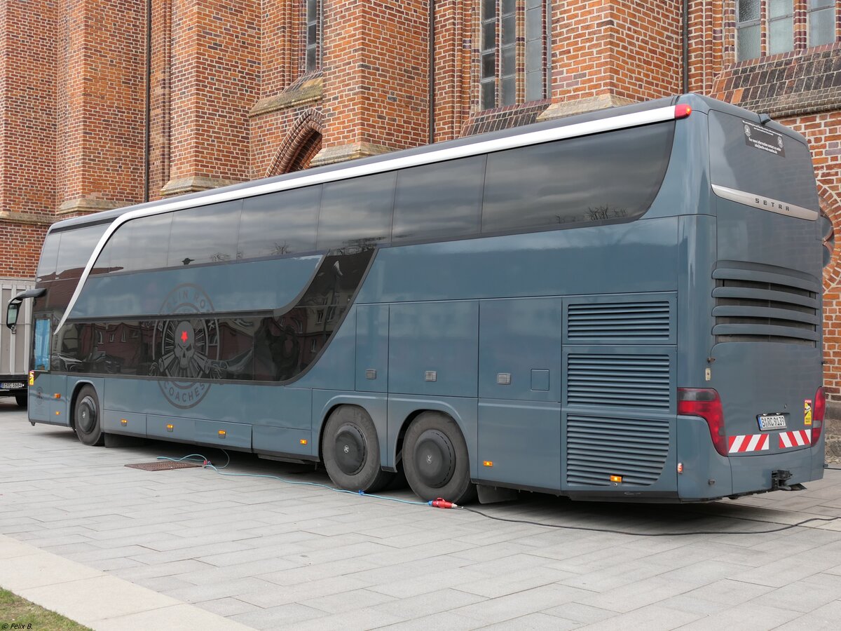 Setra 431 DT von Berlin-Rock-Coaches aus Deutschland in Neubrandenburg.