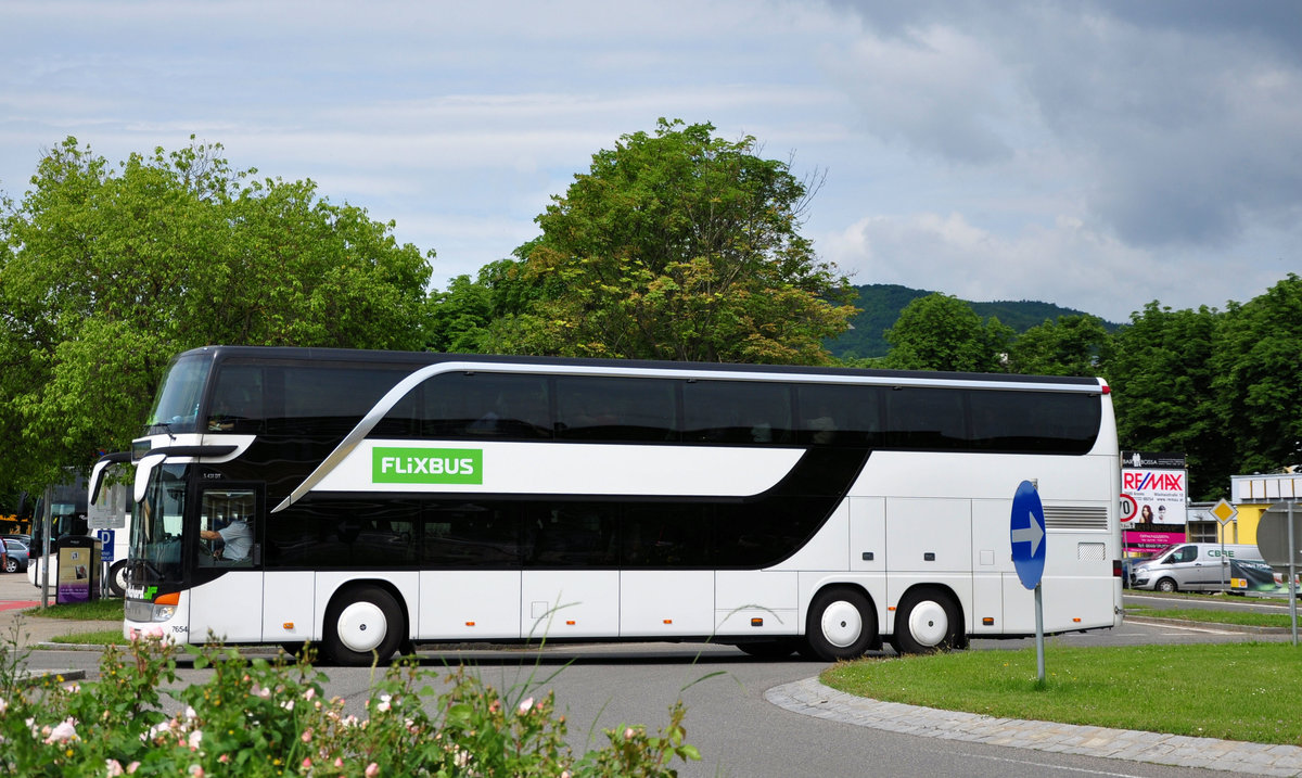 Setra 431 DT Flixbus von Dr. Richard Reisen aus �sterreich in Krems unterwegs.