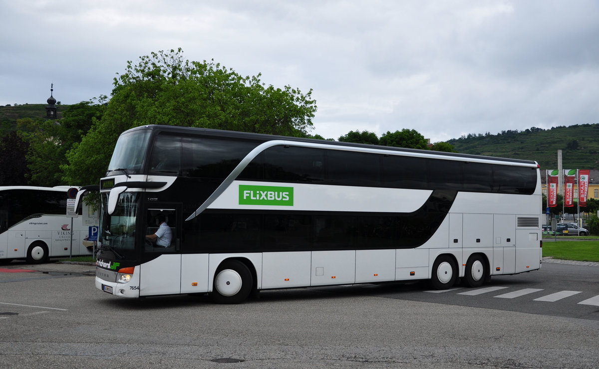 Setra 431 DT Flixbus von Dr. Richard Reisen aus �sterreich in Krems unterwegs.