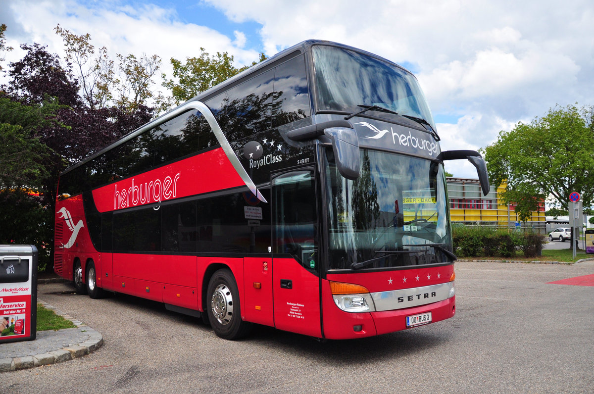 Setra 431 DT von Herburger Reisen aus �sterreich in Krems gesehen.