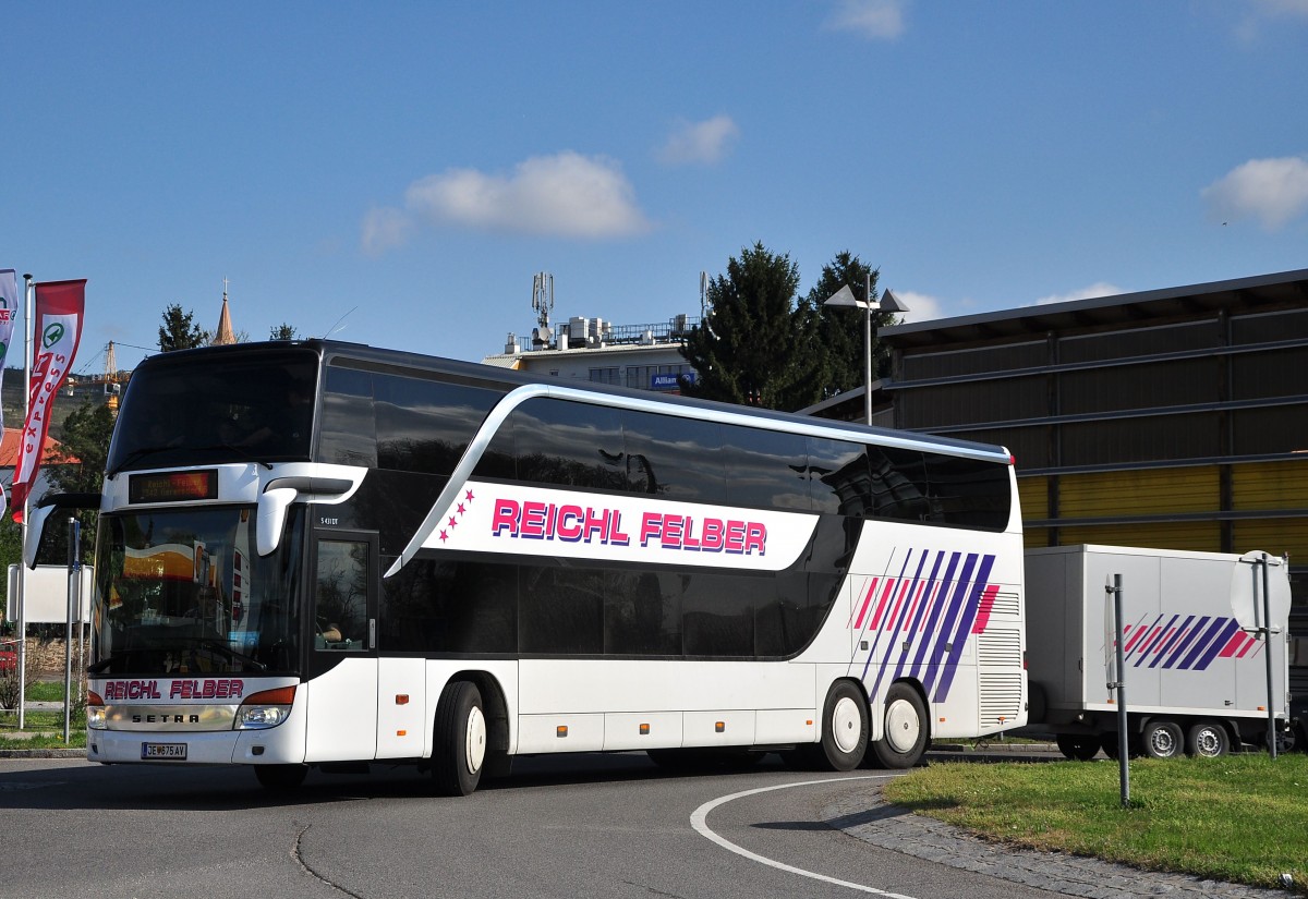 Setra 431 DT mit Radanh�nger von Reichl Felber Reisen aus �sterreich am 18.4.2015 in Krems.
