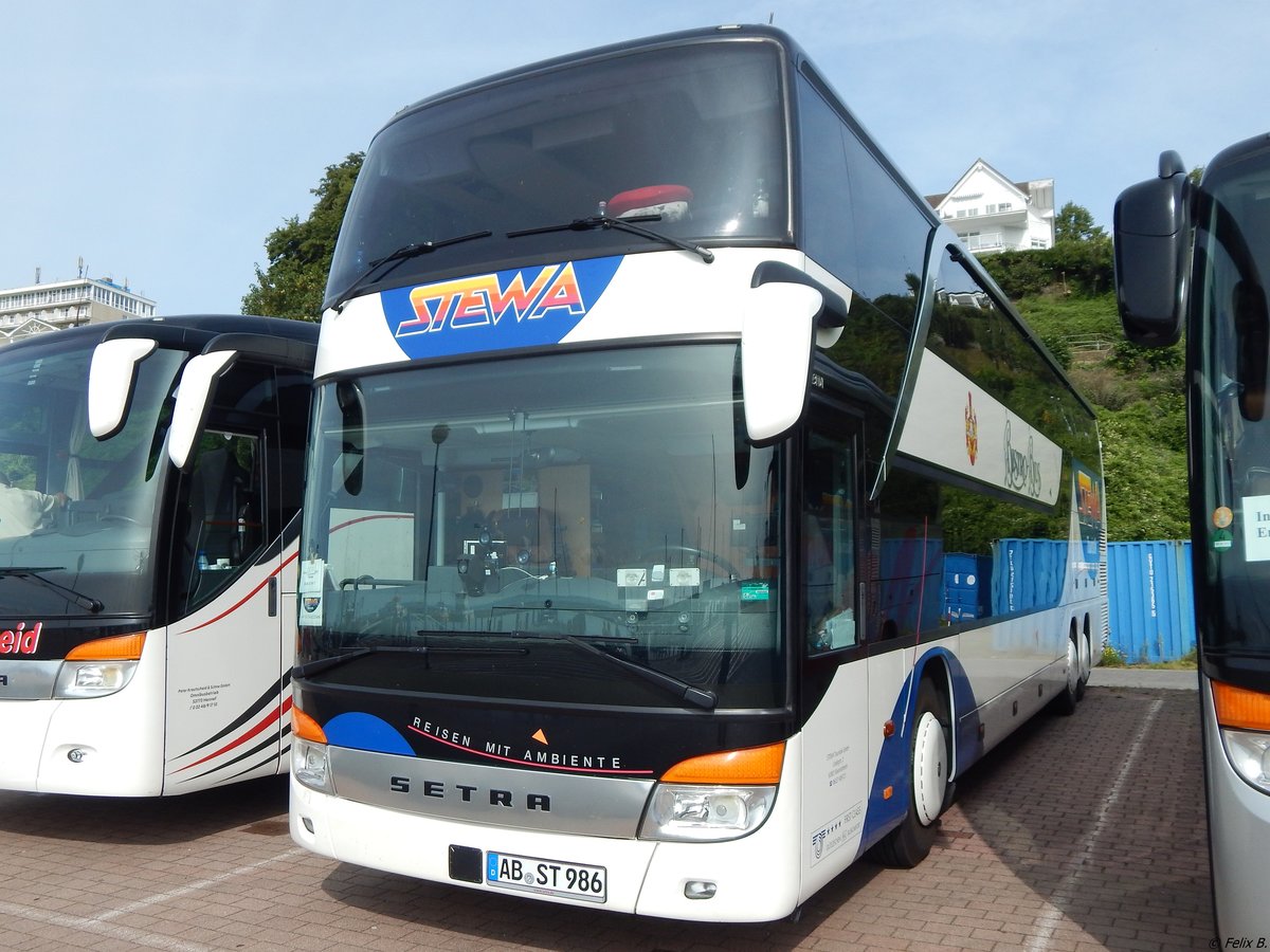 Setra 431 DT von Stewa aus Deutschland im Stadthafen Sassnitz. 