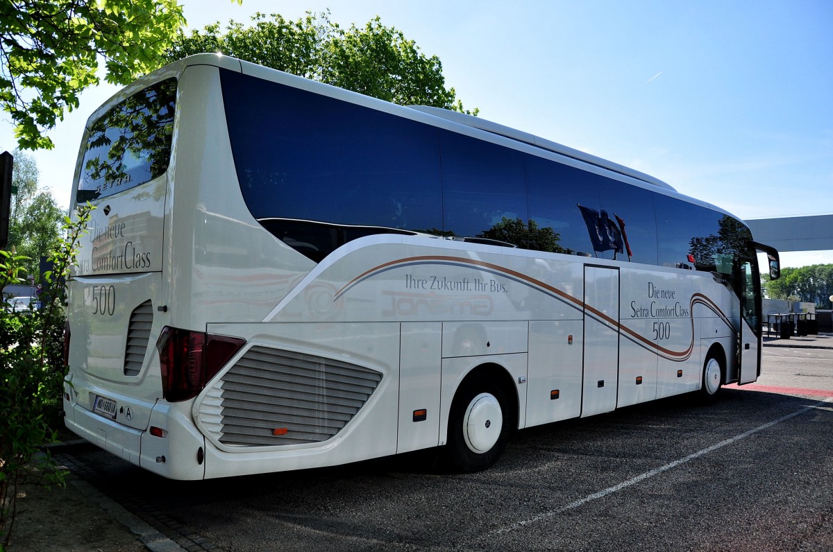 Setra 515 HD aus M�dling/�sterreich im Mai 2014 in Krems.