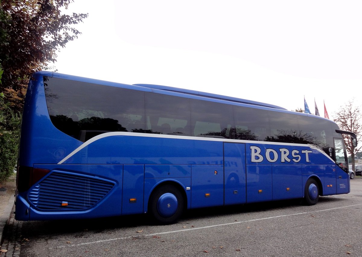 Setra 515 HD von Borst Reisen aus der BRD in Krems.