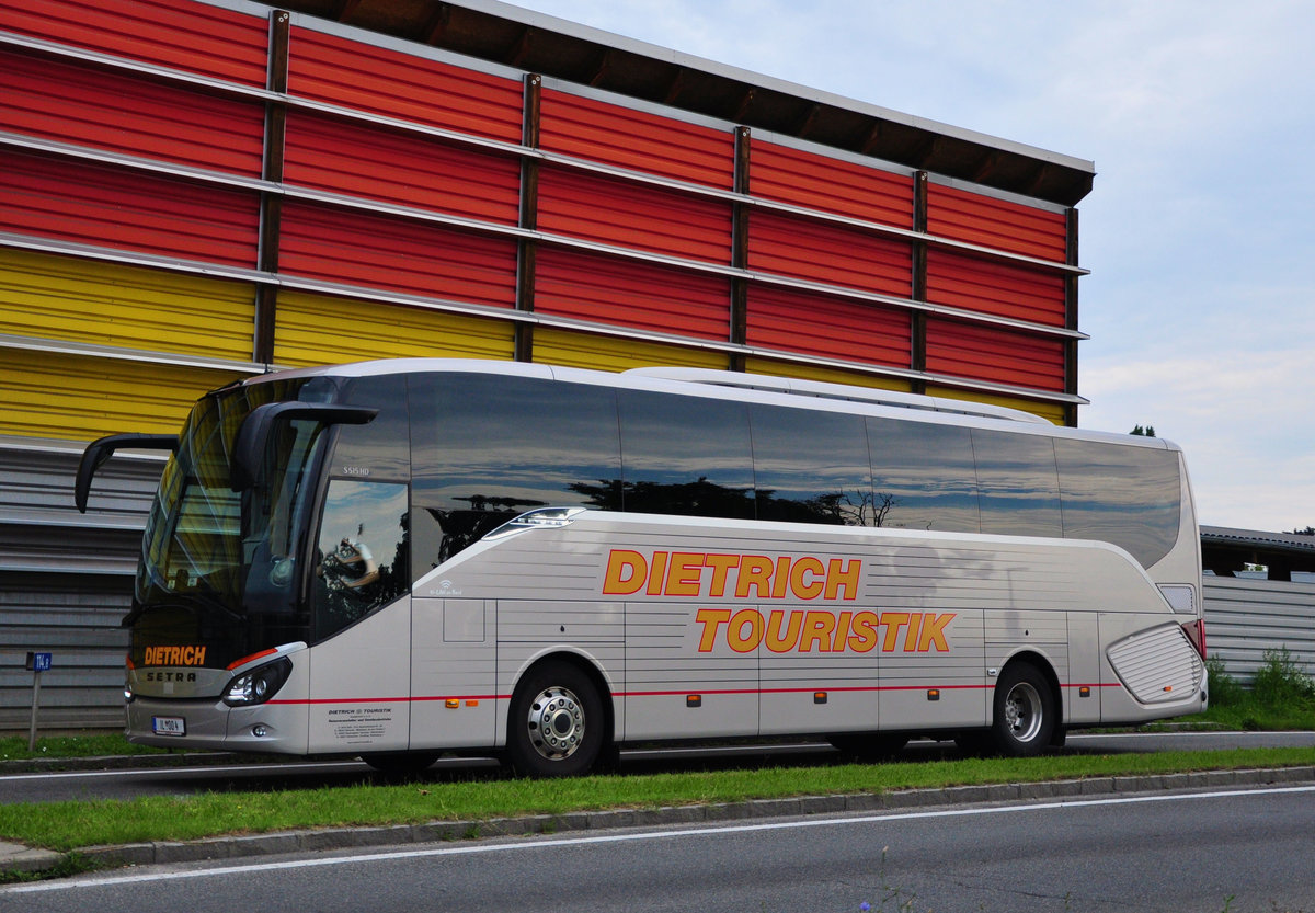 Setra 515 HD von der Dietrich Touristik aus �sterreich in Krems gesehen.
