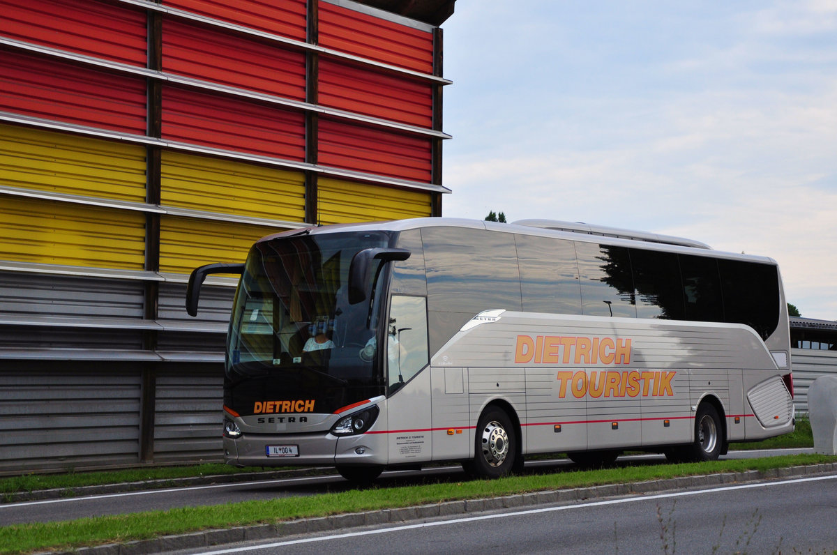 Setra 515 HD von der Dietrich Touristik aus �sterreich in Krems gesehen.