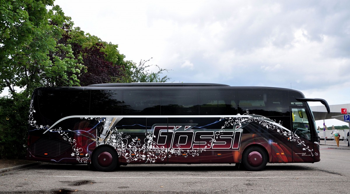 Setra 515 HD von G�ssi Reisen aus der Schweiz im Juni 2015 in Krems gesehen.
