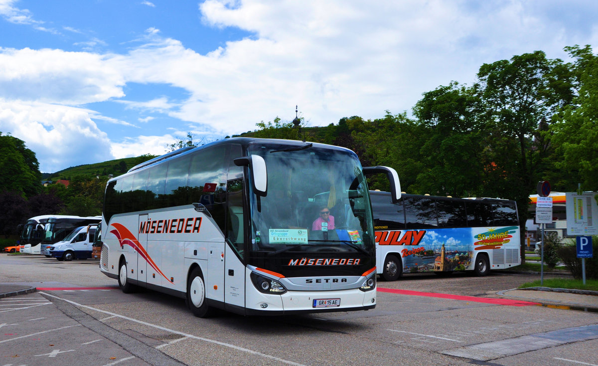 Setra 515 HD von M�seneder Reisen aus �sterreich in Krems gesehen.