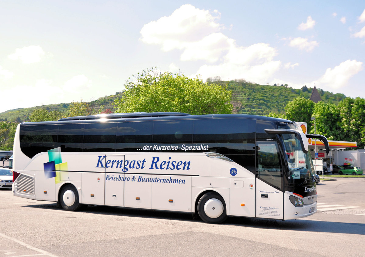 Setra 515 HD vom Reiseb�ro KERNGAST aus �sterreich in Krems gesehen.