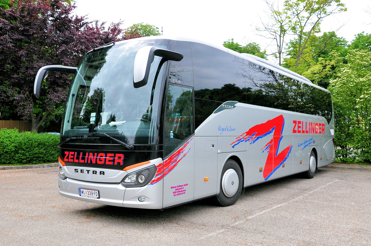 Setra 515 HD von Zellinger Reisen aus �sterreich in Krems gesehen.